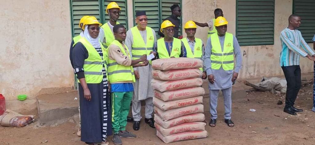 Initiative présidentielle Faso Mêbo : les présidents d’institutions offrent 17 tonnes de ciment
