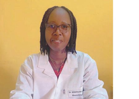 Fibromyalgie : « Le yoga est l’un des piliers de la prise en charge », Elodie Kompaoré, rhumatologue