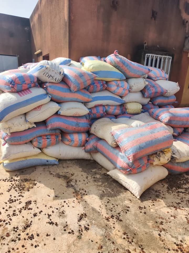 🔴 Burkina : La douane intercepte à Banfora et Léo des chargements d’amandes et de noix de karité destinés à l’exportation