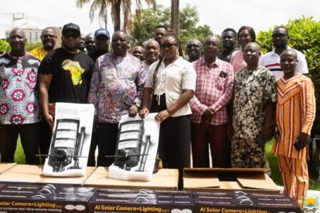 2CA offre 20 lampadaires solaires pour renforcer la sécurité urbaine à Ouagadougou