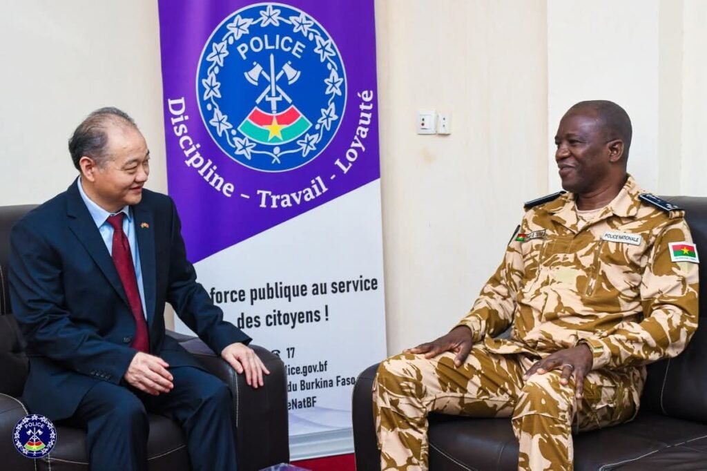 Renforcement de la coopération : l’Ambassadeur de Chine rencontre le Directeur Général de la Police Nationale burkinabè