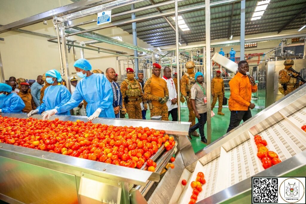 đź”´ Industrie : le capitaine IB lance une nouvelle usine de transformation de tomates Ă Yako