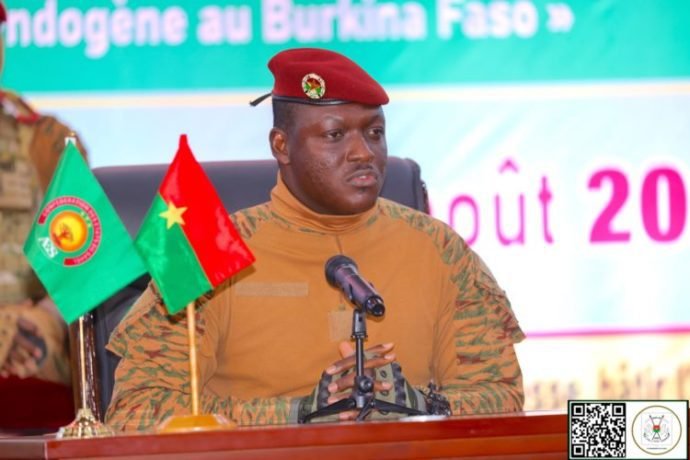 Le capitaine Ibrahim Traoré interpelle la jeunesse burkinabè sur l’utilisation des réseaux sociaux