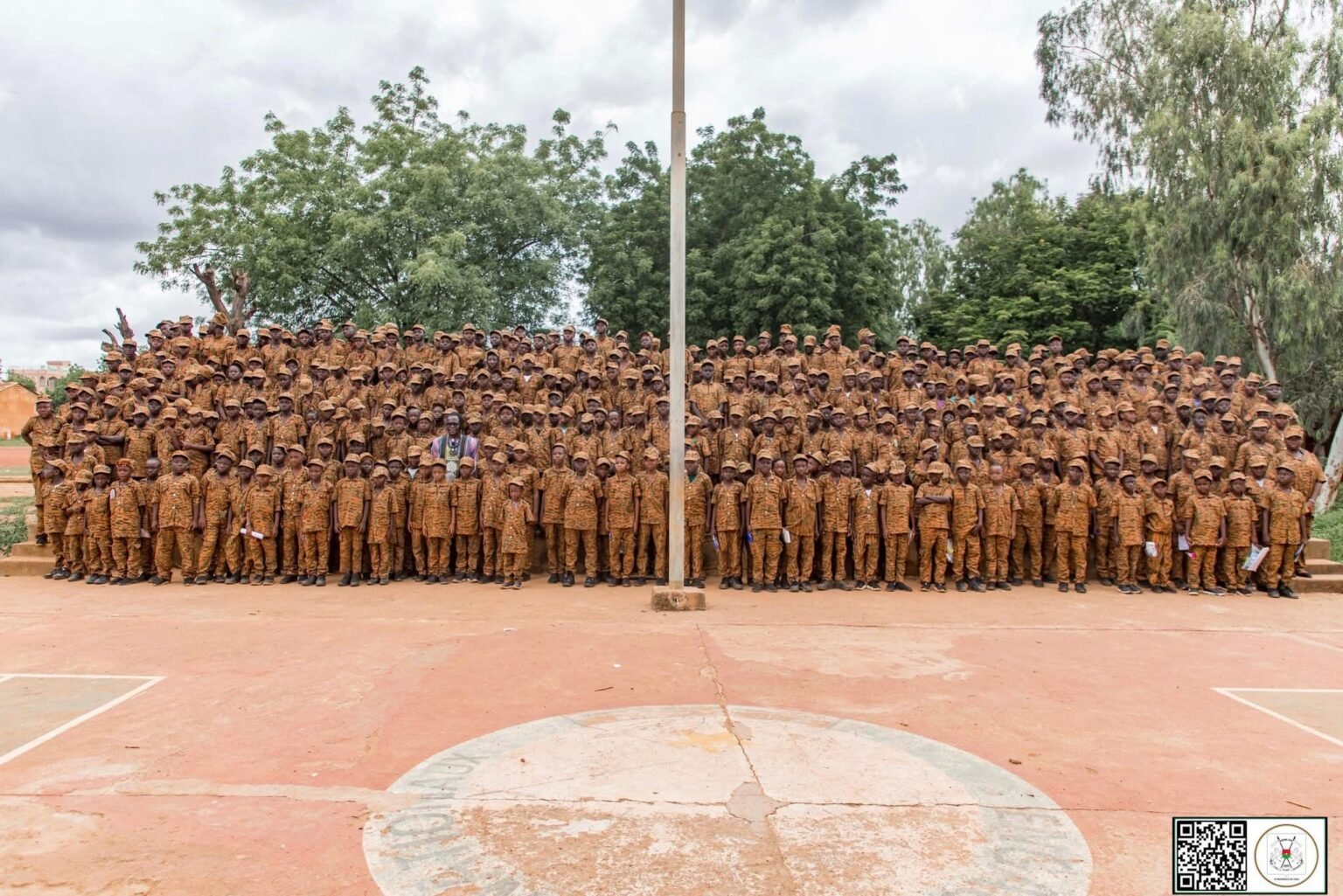 Visite de personnalités au camp vacance faso mêbo :le triple kundé d’or Floby sur scène