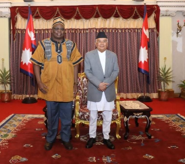 L’ambassadeur du Burkina Faso auprès de la République du Népal présente ses Lettres de créance au Président Ramchandra PAUDEL