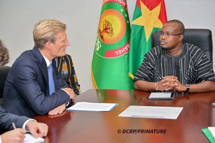 Le Premier ministre lors de l'audience avec M. Carl Skau, directeur exécutif adjoint et directeur de l’Administration du PAM