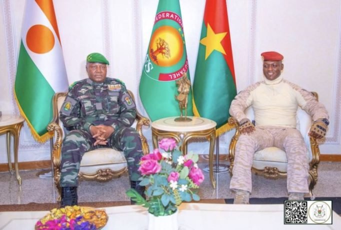 Coopération Burkina Faso – Niger Visite de courtoisie du Président TIANI au Président TRAORÉ