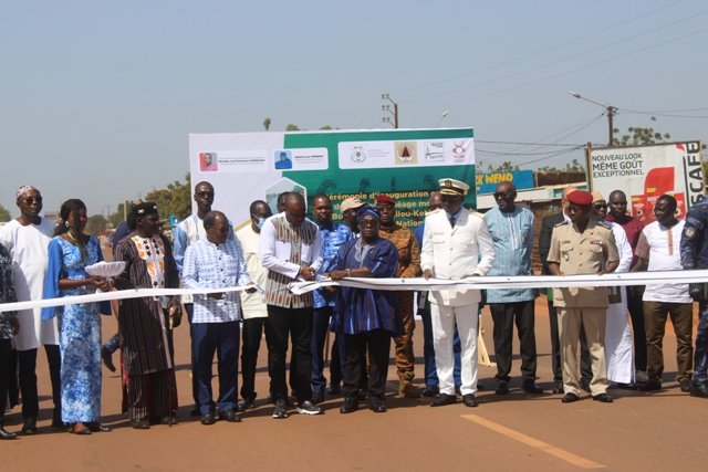 Route Sakoinsé-Koudougou: le Premier ministre ouvre officiellement la voie à la circulation