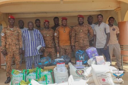 Un concert pour 100 scolarités : Le Sergent Yameogo Fulgence offre plus de 3 Tonnes de vivres et des kits scolaires aux enfants des FDS tombés