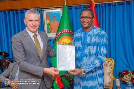 Coopération économique : des investisseurs biélorusses présentent leurs projets au Chef de la diplomatie burkinabè