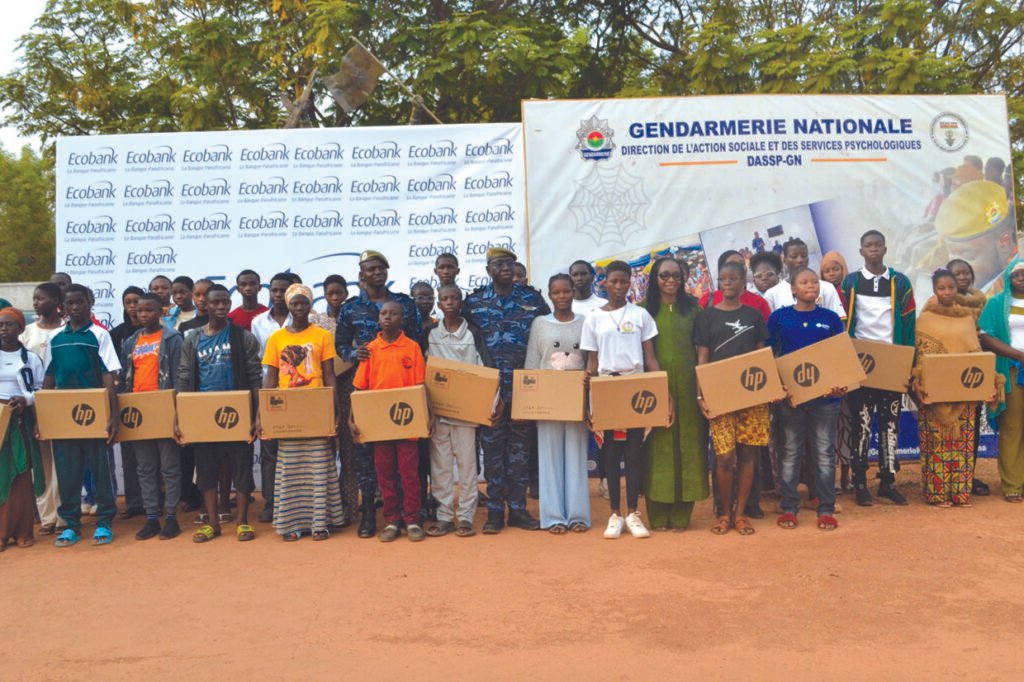 Intelligence artificielle : Ecobank Burkina forme et dote 100 pupilles de la Nation en ordinateur