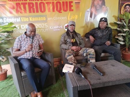 Elie Kamano face à la presse pour annoncer son grand concert gratuit du 20 décembre
