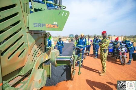 Bitumage de la route Kaya-Barsalogho : La promesse du Capitaine Ibrahim TRAORÉ se concrétise
