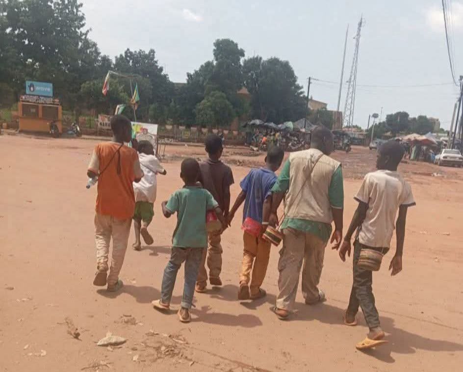 Solidarité et non la charité : l’aumône profite-t-il aux mendiants?