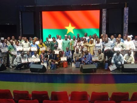 Assemblée législative de Transition: hommage aux agents admis à la retraite et décorés