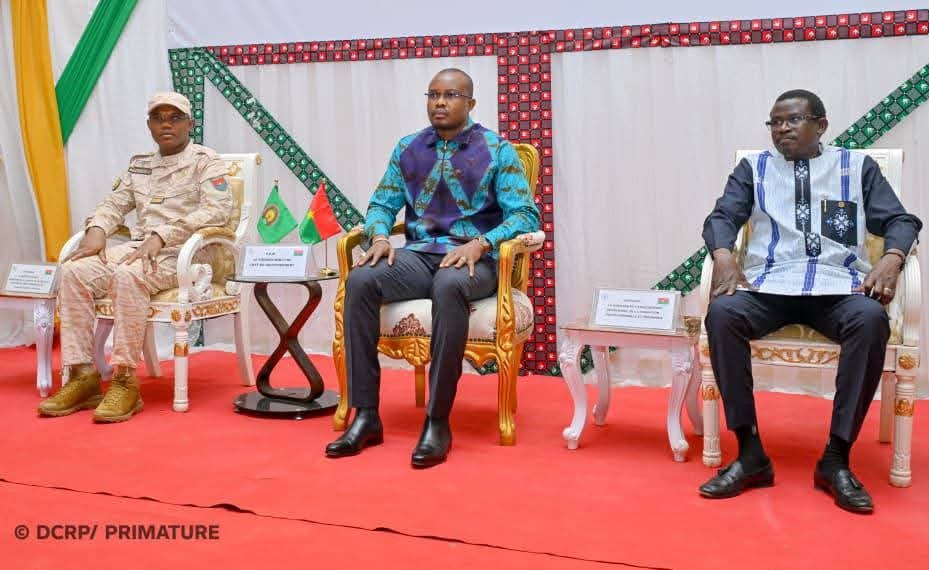 Formation professionnelle : le Premier ministre préside la sortie de la première promotion du Programme de reconversion des diplômes universitaires