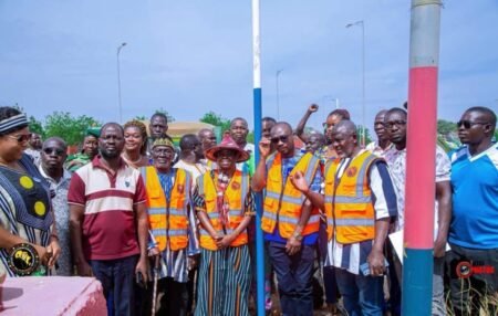 Loumbila : Une association étrangère dote la commune de lampadaires pour renforcer l’éclairage public