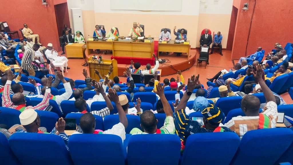 ALT : Vers la suppression des 12 sièges des partis politiques