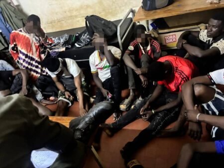 Vente et consommation de stupéfiants au marché Rood-Wooko: une trentaine de personnes de 14 à 27 ans interpelées