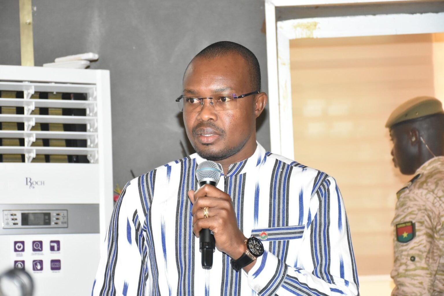 Tournée dans les régies de recette: Le PM exhorte les douaniers et les agents du trésor public à plus de performances